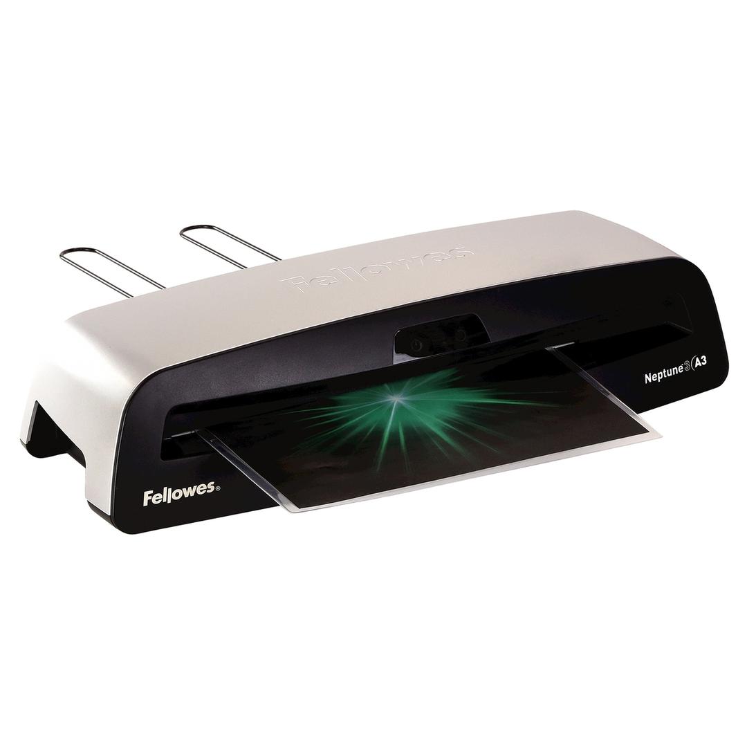 Plastifieuse à pochettes NEPTUNE 3 FELLOWES — Vue de droite en fonctionnement