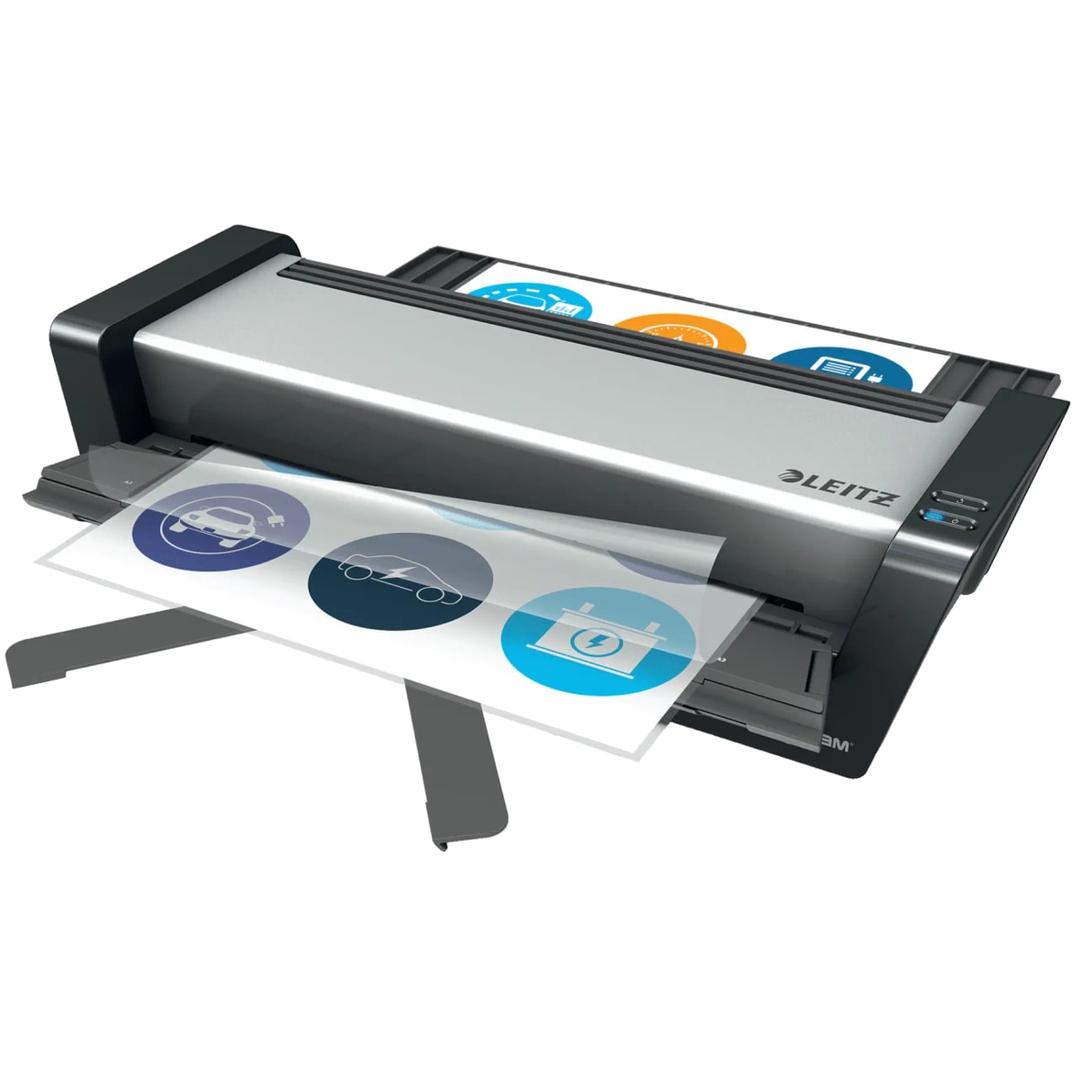 Plastifieuse à pochettes de bureau iLAM Touch Turbo Pro A3 LEITZ - La plastifieuse à pochettes Leitz iLAM Touch Turbo Pro A3, une pochette engagée sur le bac d'entrée déplié