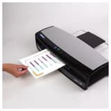 100 pochettes de plastification A4 80 microns mates FELLOWES — En situation